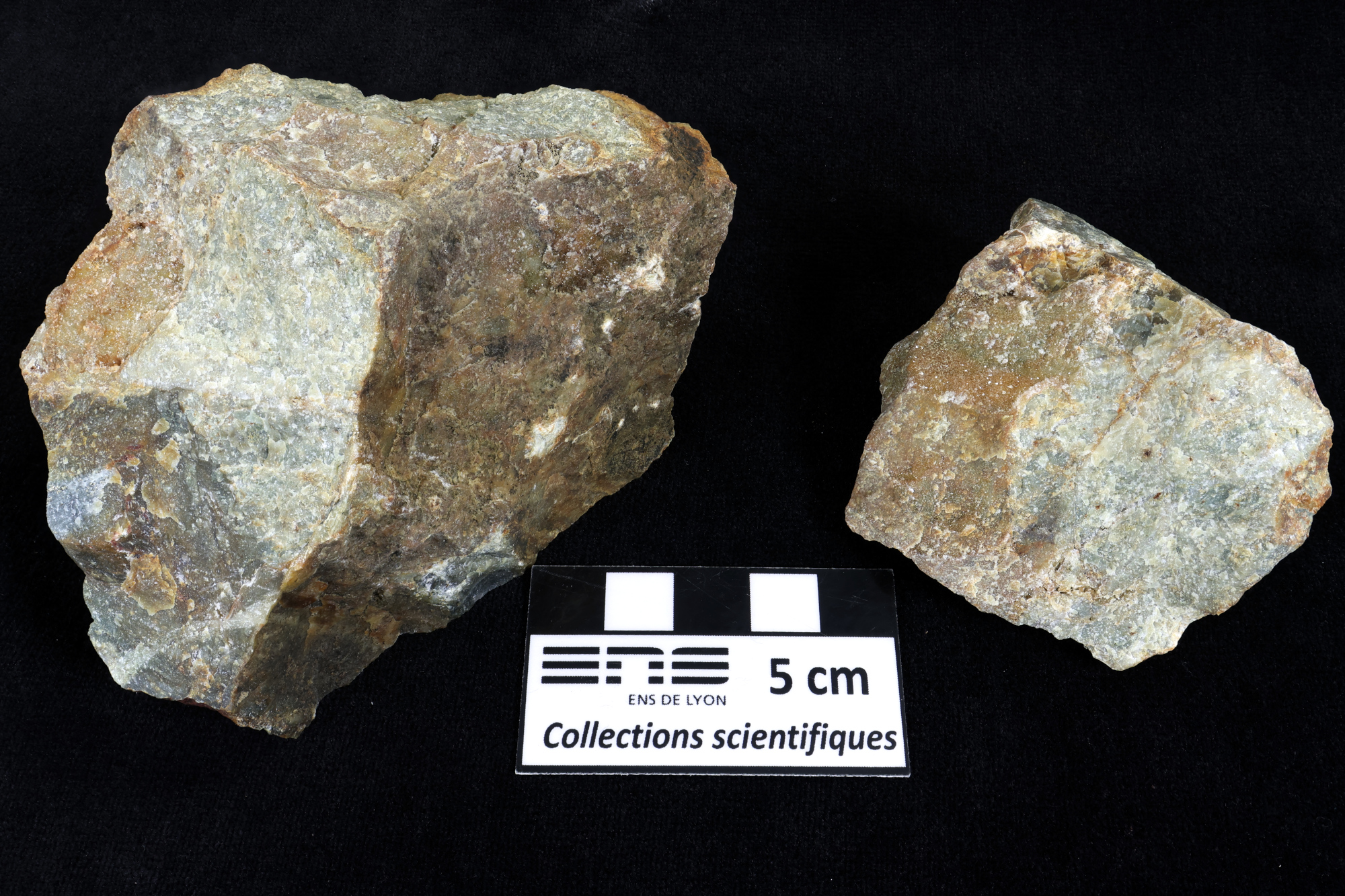 Birbirite Serpentinite silicifiée Massif armoricain Unité de haute pression des Essarts Sainte Pazanne La Bonhommerie